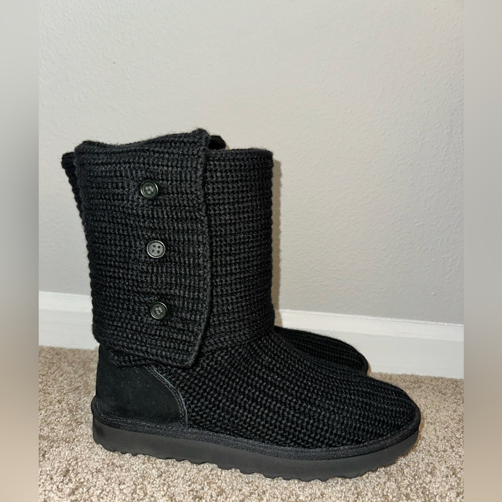 Classic cardy UGGs. Size 10.